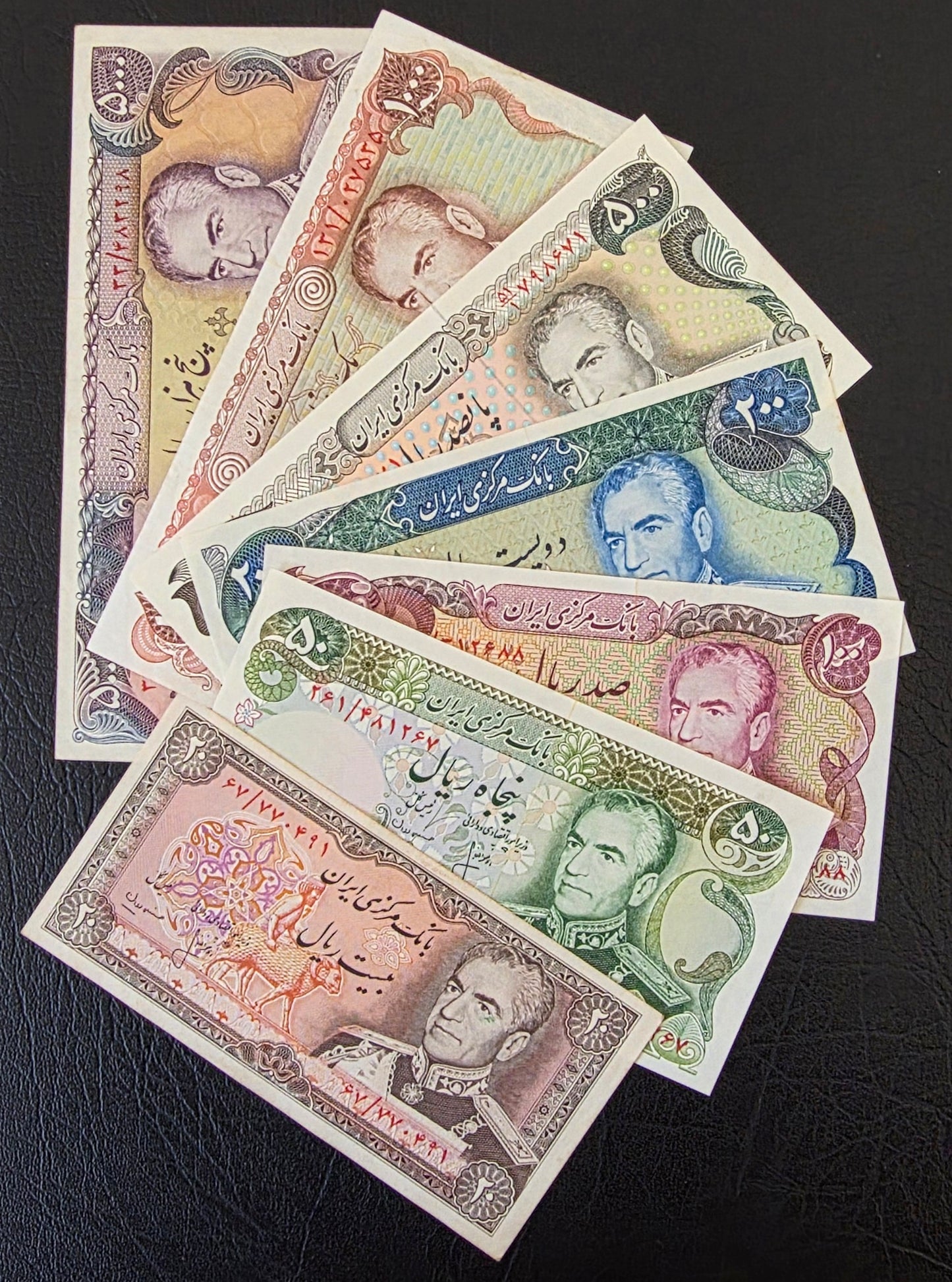 Mohammadreza Shah Pahlavi banknotes 20, 50, 100, 200, 500, 1000 and 5000 Rials 1974 Very fine (VF) to Uncirculated (UNC) (seven notes)