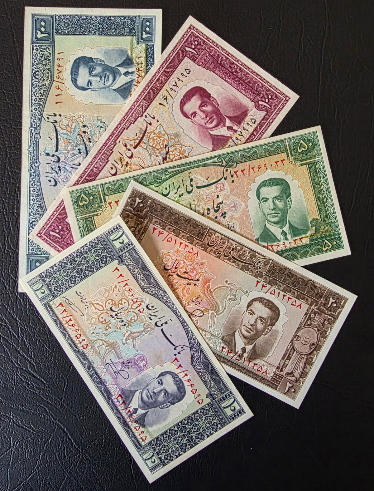 Pahlavi Shah set of 10, 20, 50, 100 and 200 Rials 1951- 1953 Extremely fine to Uncirculated (UNC)(five notes) Full set