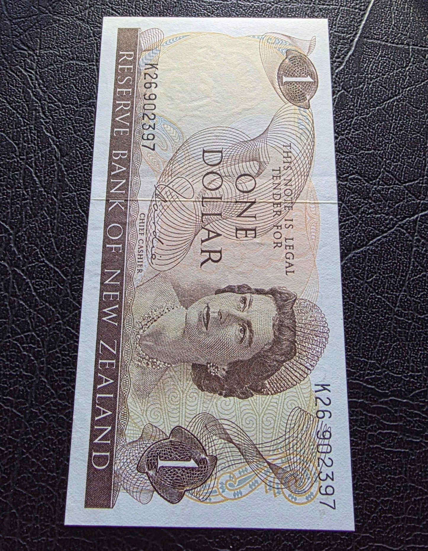 1 Dollar 1977- 1981 New Zealand notes Hardie Sign. About Uncirculated (AUNC)