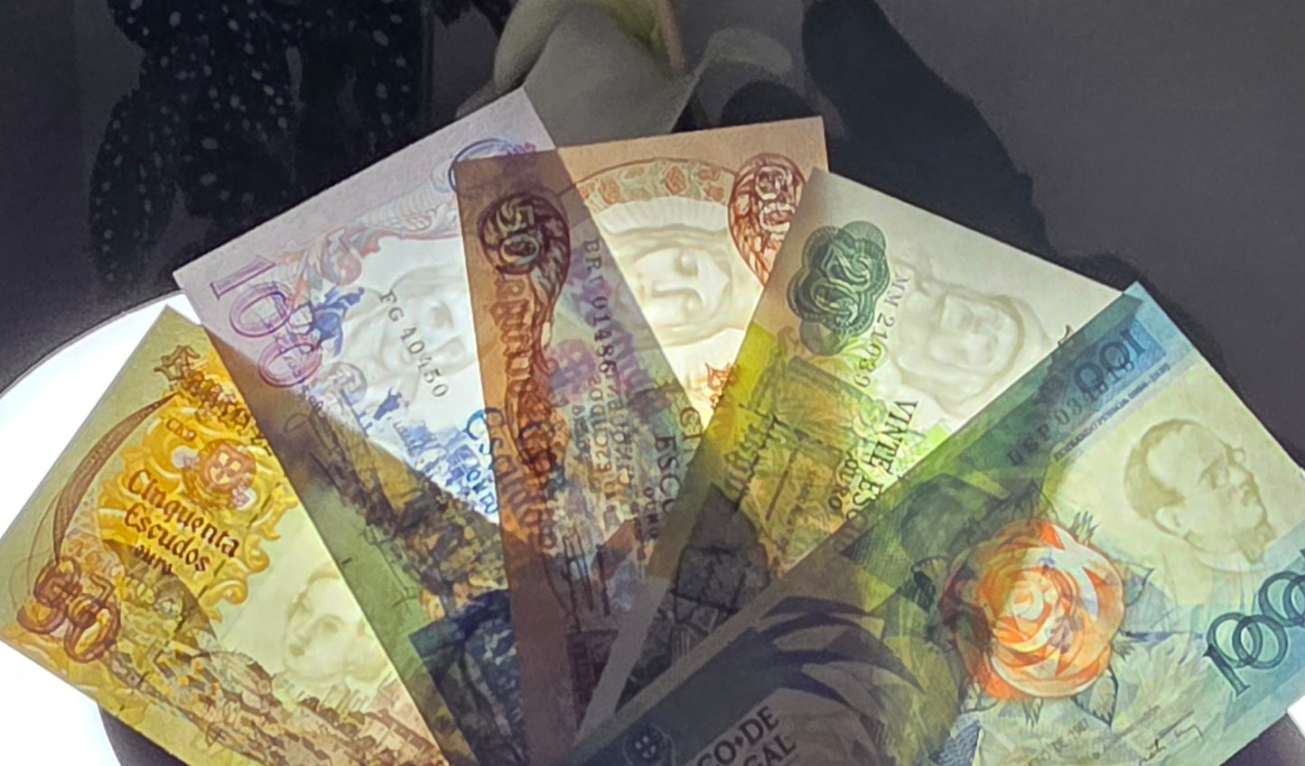 Set of 20, 50 (×2) and 100 (x2) Escudos 1964- 1985 Portugal Uncirculated UNC (Five notes)