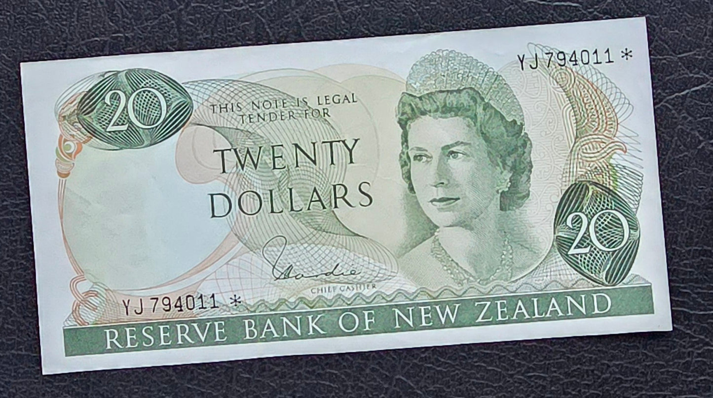 20 Dollar 1968- 1975 New Zealand notes Hardie Sign. About Uncirculated (AUNC) (*Star Replacement) Rare