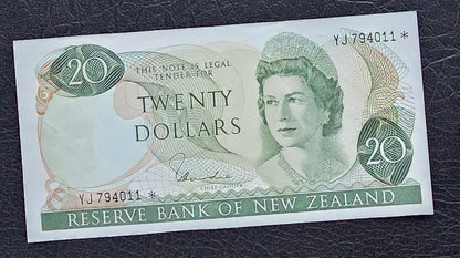 20 Dollar 1968- 1975 New Zealand notes Hardie Sign. About Uncirculated (AUNC) (*Star Replacement) Rare