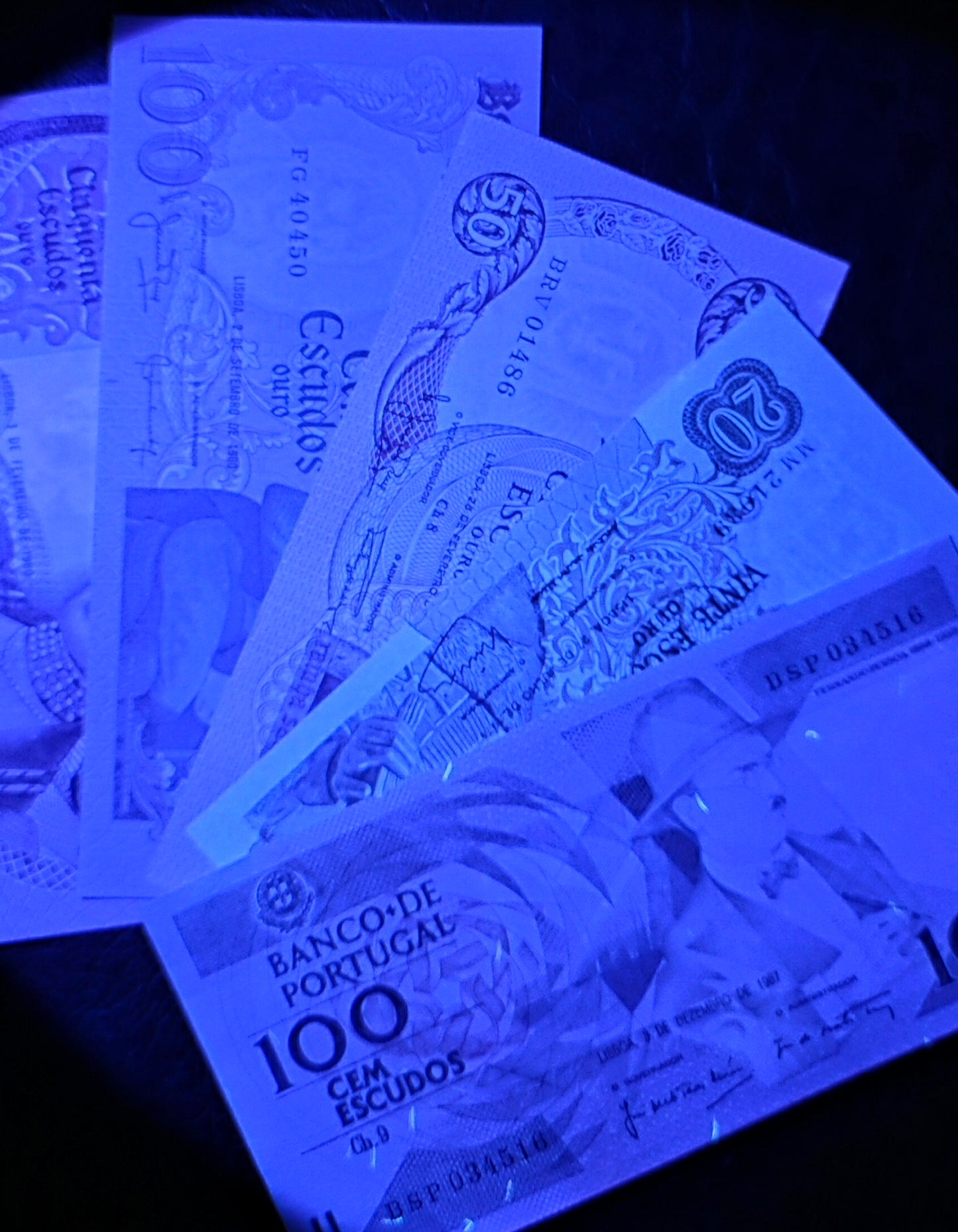 Set of 20, 50 (×2) and 100 (x2) Escudos 1964- 1985 Portugal Uncirculated UNC (Five notes)