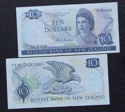 10 Dollar 1968- 1975 New Zealand notes Wilks Sign. About Uncirculated (AUNC)