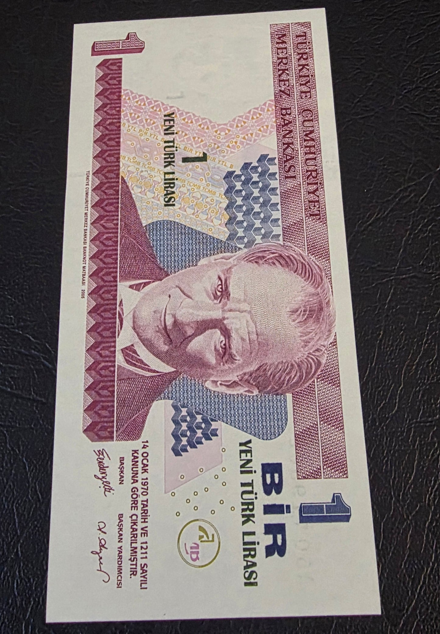 Turkey Türkiye 1 Lira 2005 8th Emission Uncirculated (UNC)