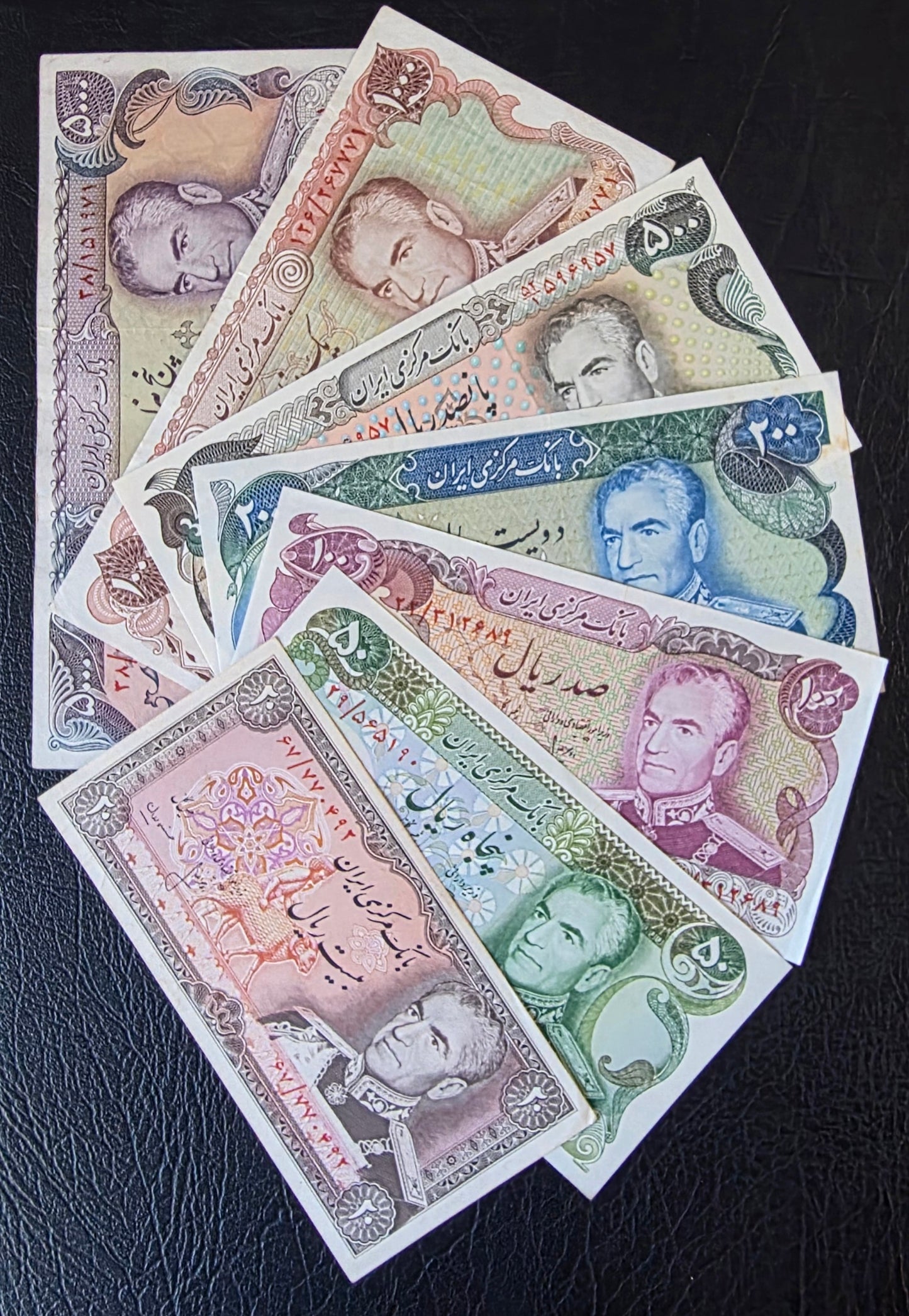 Mohammadreza Shah Pahlavi banknotes 20, 50, 100, 200, 500, 1000 and 5000 Rials 1974 Very fine (VF) to Uncirculated (UNC) (seven notes)
