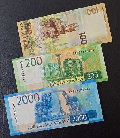 Set of 100, 200 and 2000 Rubles 2017-2024 Commemorative Gem Uncirculated UNC (three notes)