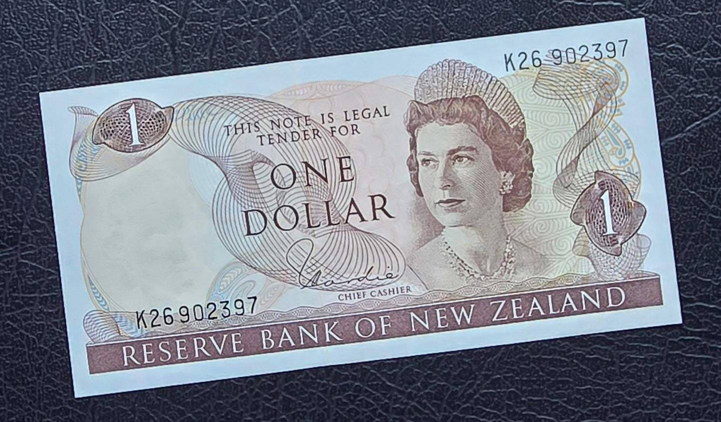 1 Dollar 1977- 1981 New Zealand notes Hardie Sign. About Uncirculated (AUNC)