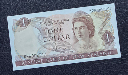 1 Dollar 1977- 1981 New Zealand notes Hardie Sign. About Uncirculated (AUNC)