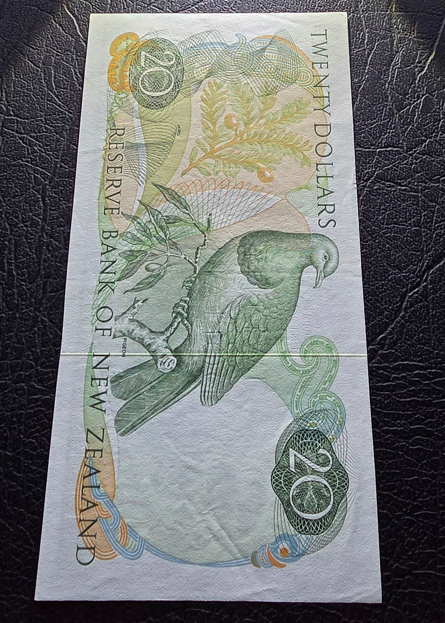 20 Dollar 1968- 1975 New Zealand notes Hardie Sign. About Uncirculated (AUNC) (*Star Replacement) Rare