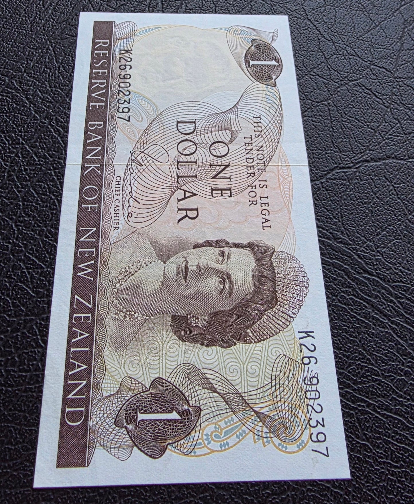 1 Dollar 1977- 1981 New Zealand notes Hardie Sign. About Uncirculated (AUNC)