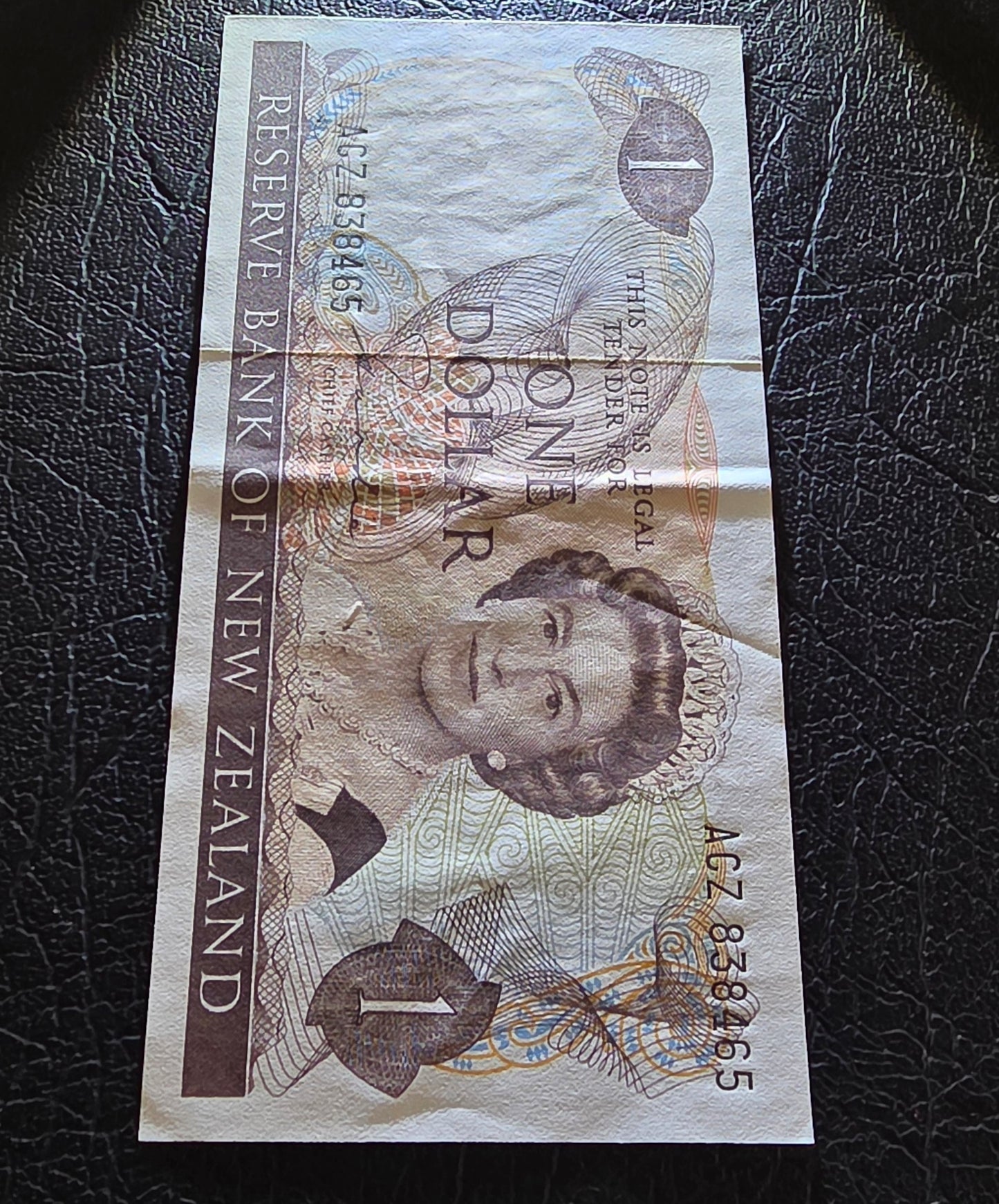 One Dollar 1981- 1985 New Zealand About Uncirculated UNC