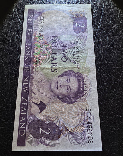 Two Dollars 1981- 1985 New Zealand About Uncirculated UNC