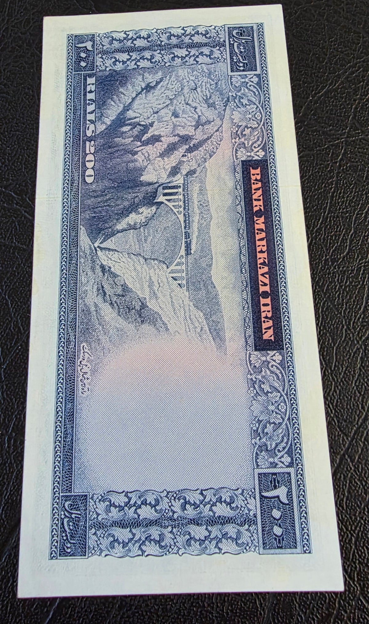 Pahlavi 200 Rials 1965 Behnia Sign. Uncirculated (handeling signs)
