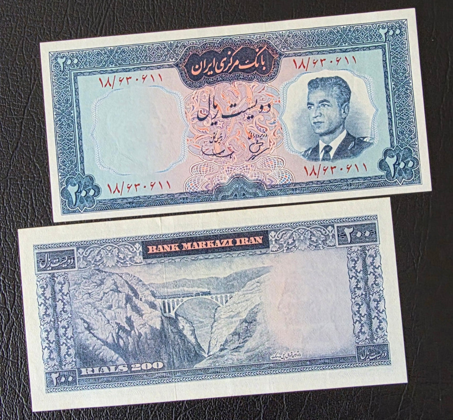 Pahlavi 200 Rials 1965 Behnia Sign. About Uncirculated AUNC (horizontal and vertical folds)