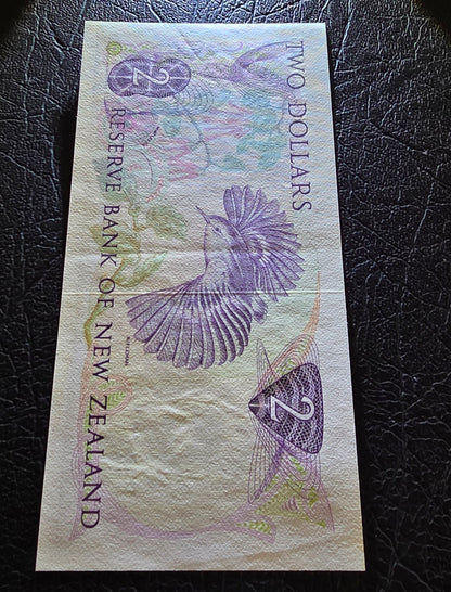 Two Dollars 1981- 1985 New Zealand About Uncirculated UNC