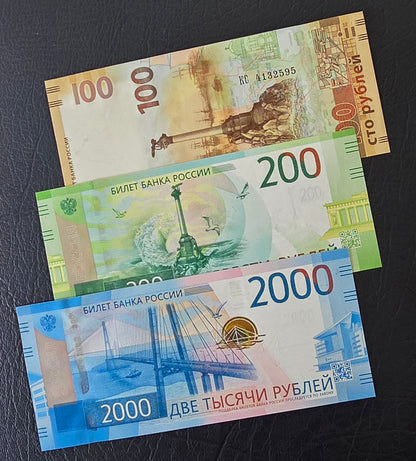Set of 100, 200 and 2000 Rubles 2017-2024 Commemorative Gem Uncirculated UNC (three notes)