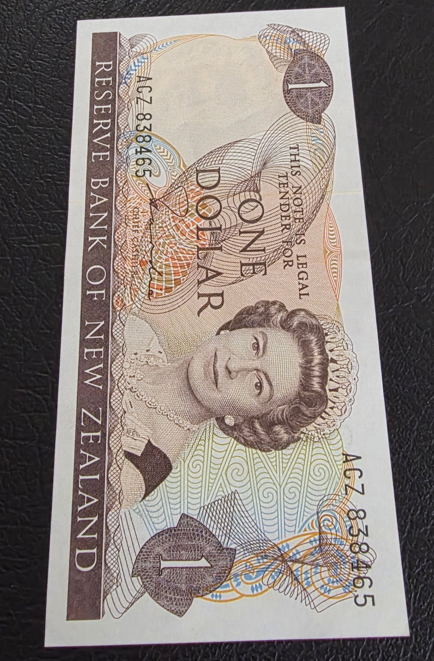 One Dollar 1981- 1985 New Zealand About Uncirculated UNC