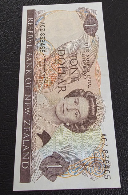 One Dollar 1981- 1985 New Zealand About Uncirculated UNC