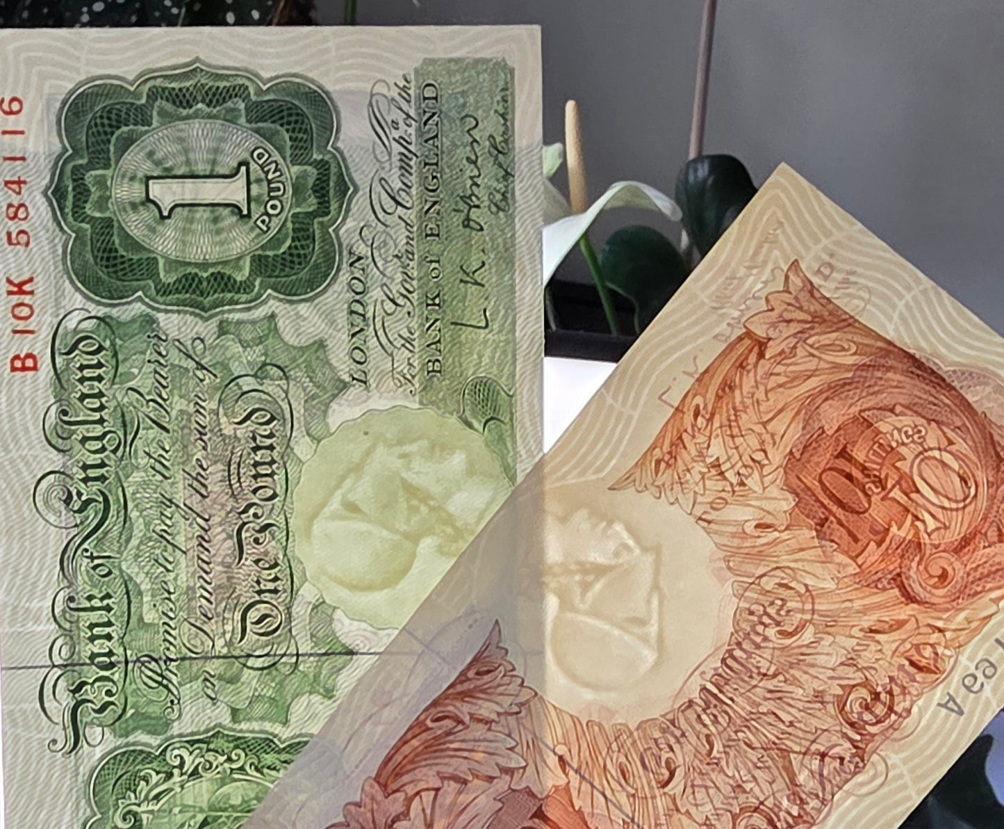 Set of 10 Shillings and One Pound 1955- 1960 Great Britain England Gem Uncirculated O'Brien Signature (two notes)