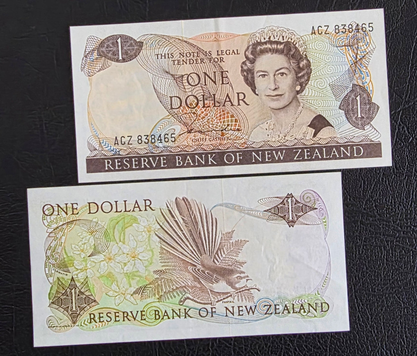 One Dollar 1981- 1985 New Zealand About Uncirculated UNC