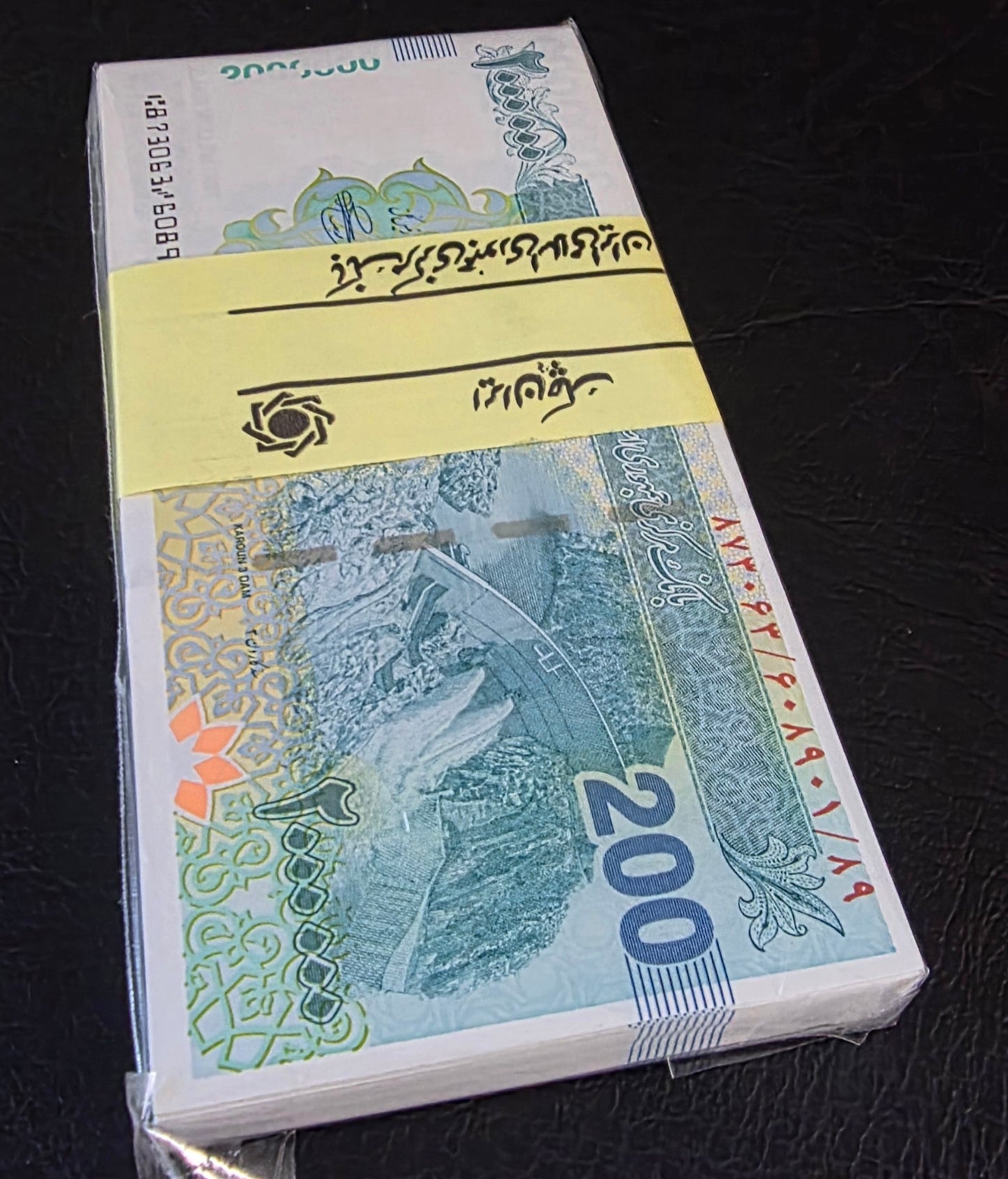 Persian 2000,000 Rials Old version Gem Uncirculated (UNC)